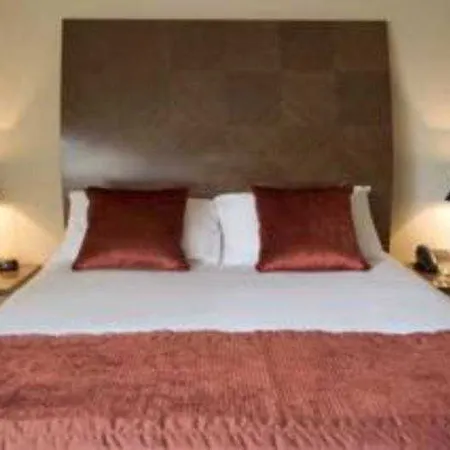 Premier Suites Dublin Hotel 4*